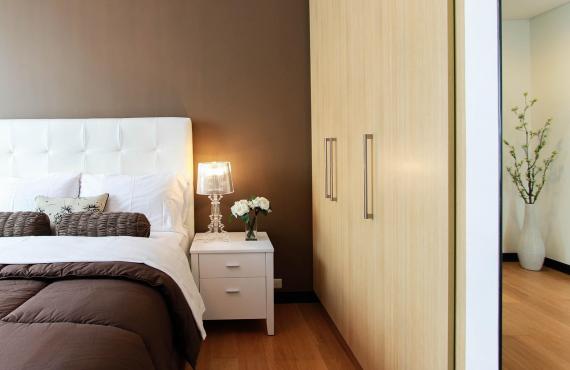 Optimiser l’espace dans votre chambre : astuces et mobilier